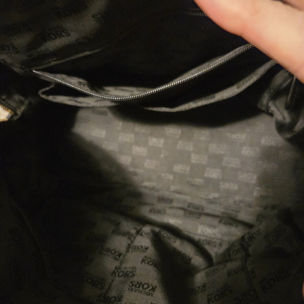 VEUC. Michael Kors Black Satchel !! Gorgeous Bag!! - Picture 13 of 13